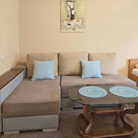 Home Hotel Apartments On Lva Tolstogo Kiev Dış mekan fotoğraf