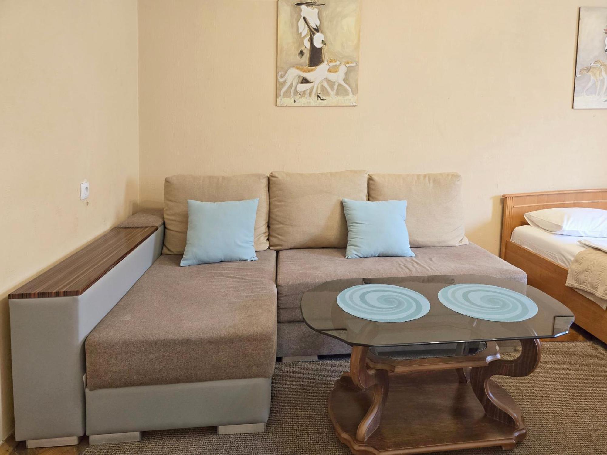 Home Hotel Apartments On Lva Tolstogo Kiev Dış mekan fotoğraf