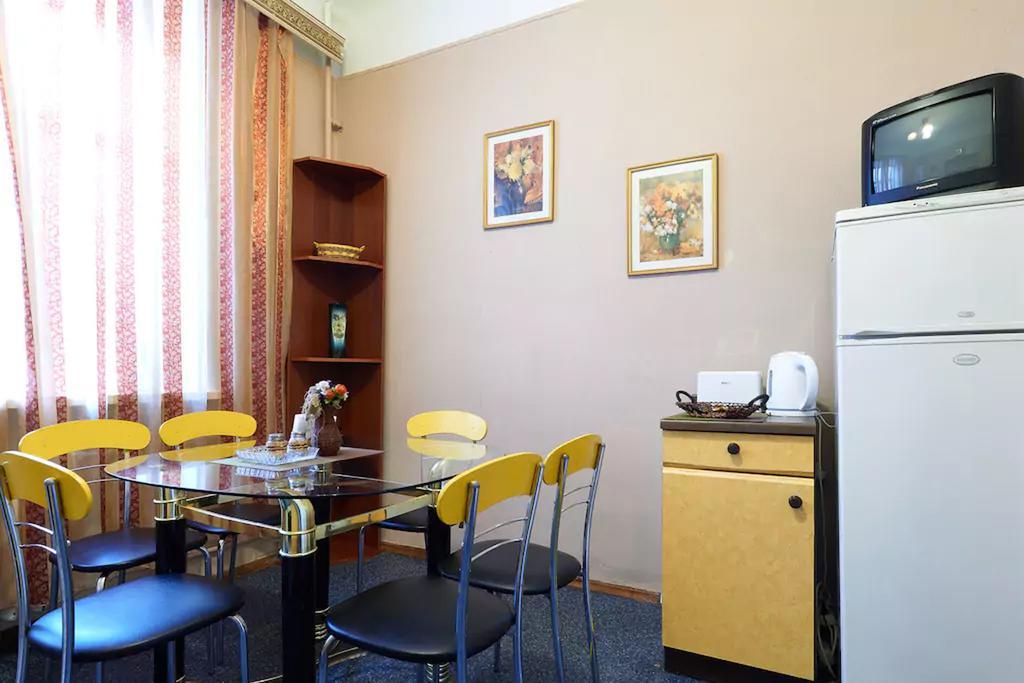 Home Hotel Apartments On Lva Tolstogo Kiev Dış mekan fotoğraf