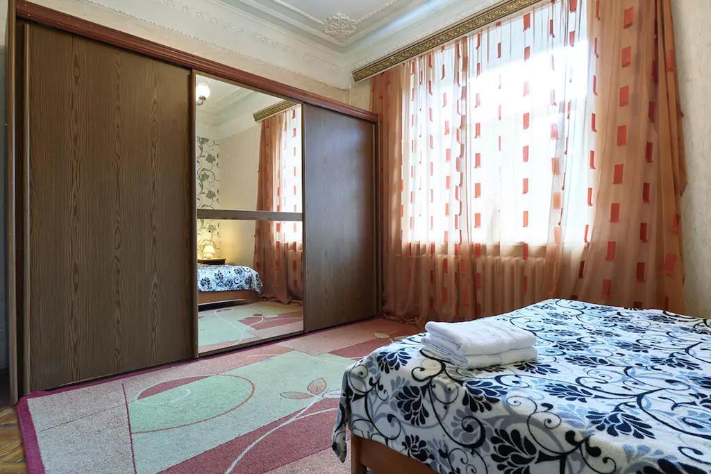 Home Hotel Apartments On Lva Tolstogo Kiev Dış mekan fotoğraf