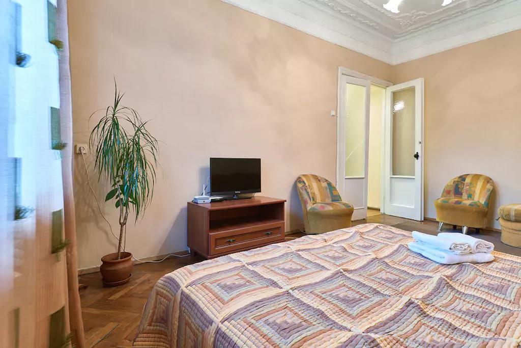 Home Hotel Apartments On Lva Tolstogo Kiev Dış mekan fotoğraf